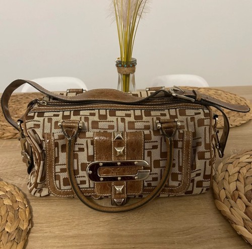 Sac main guess marron et - main,